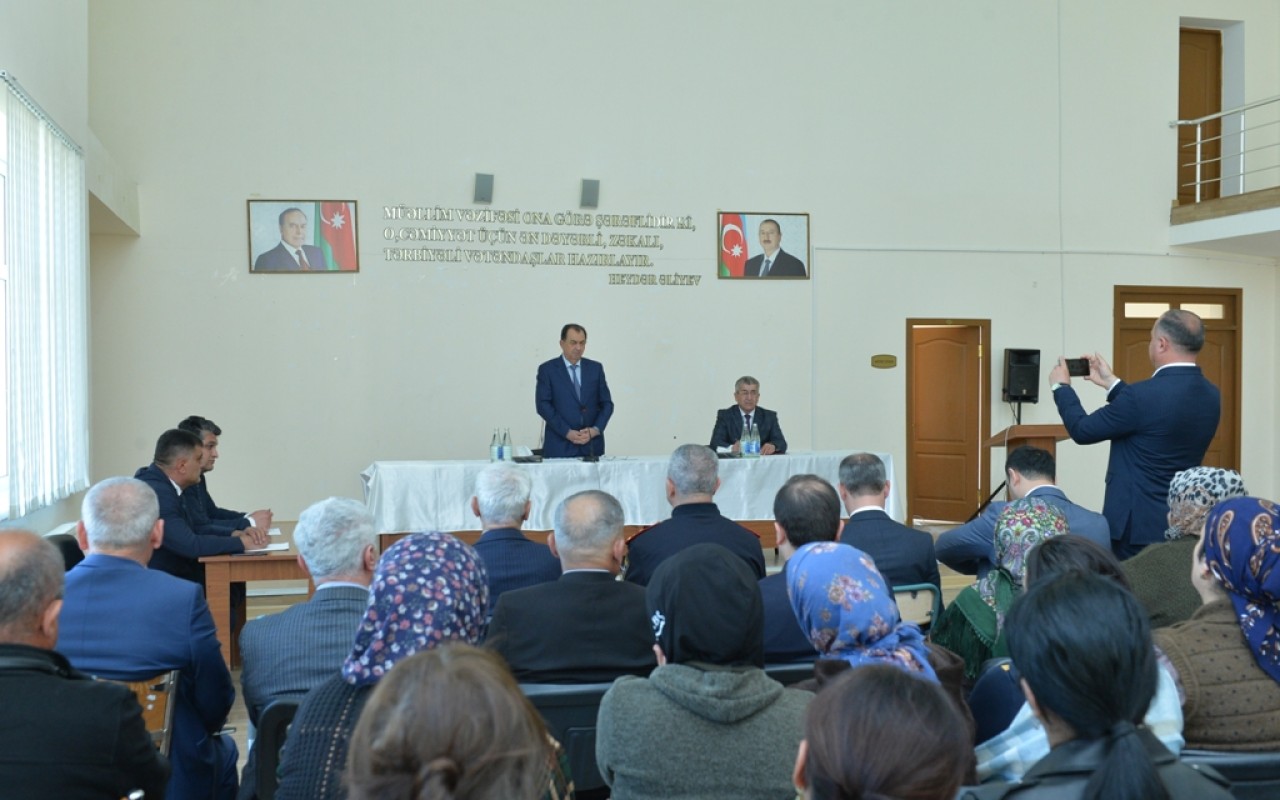 Taleh Qaraşov sakinlərin problemlərini dinlədi -FOTOLAR