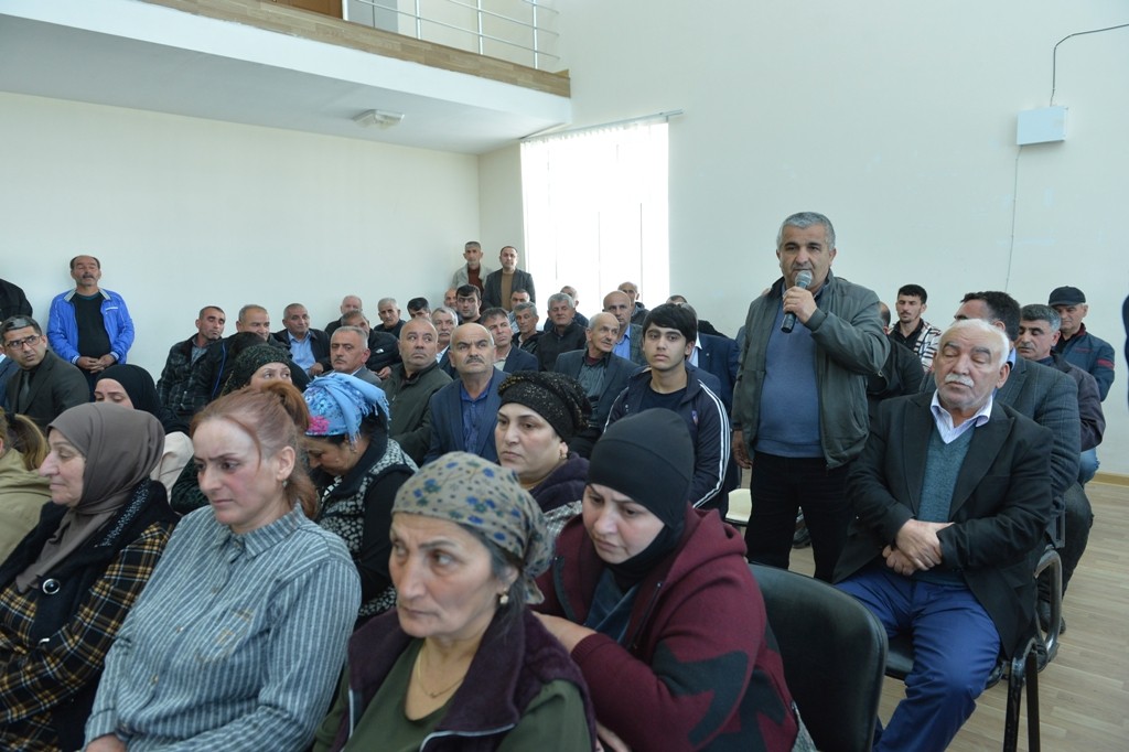 Taleh Qaraşov sakinlərin problemlərini dinlədi - FOTOLAR