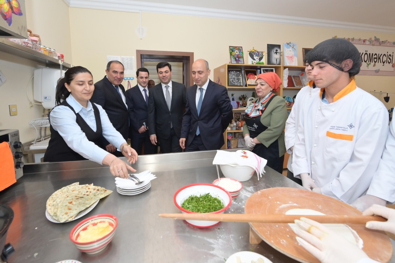 Emin Əmrullayev Xaçmazda tədris prosesi ilə tanış oldu - FOTOLAR