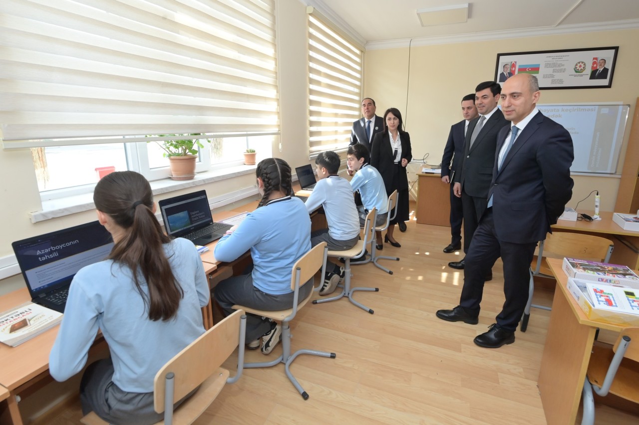 Emin Əmrullayev Xaçmazda tədris prosesi ilə tanış oldu - FOTOLAR