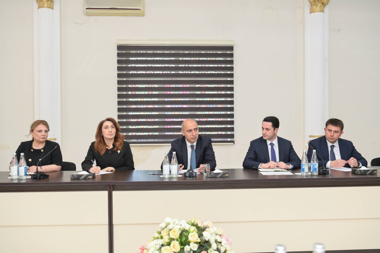 Emin Əmrullayev Quba-Xaçmaz regionu üzrə təhsil işçiləri ilə görüşdü - FOTOLAR