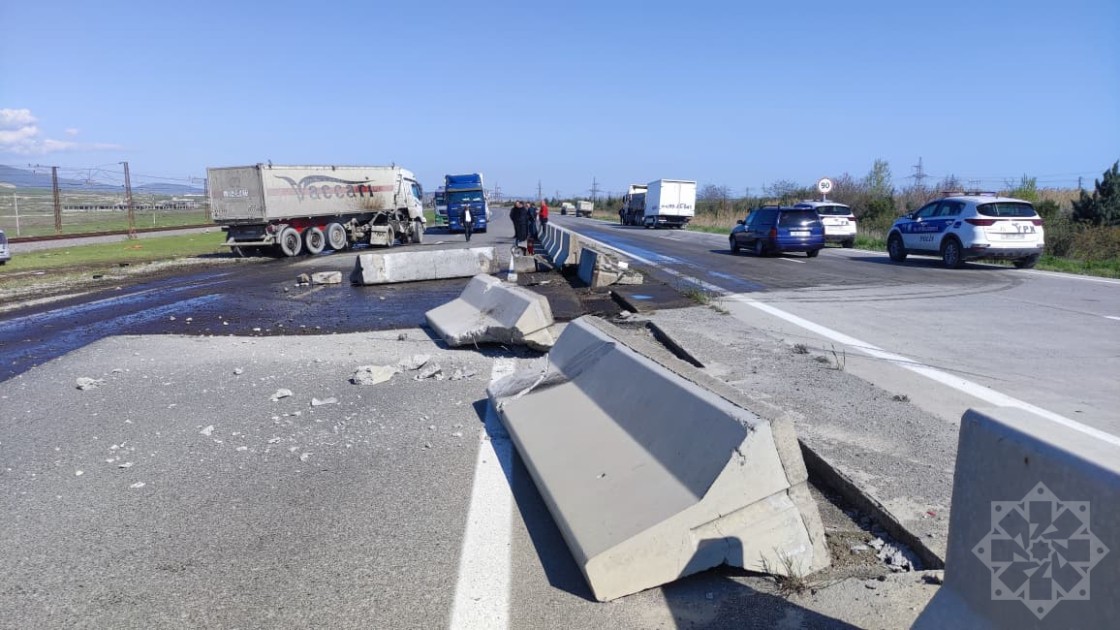 Bakı-Quba yolunda yük və minik avtomobilləri toqquşdu - FOTOLAR