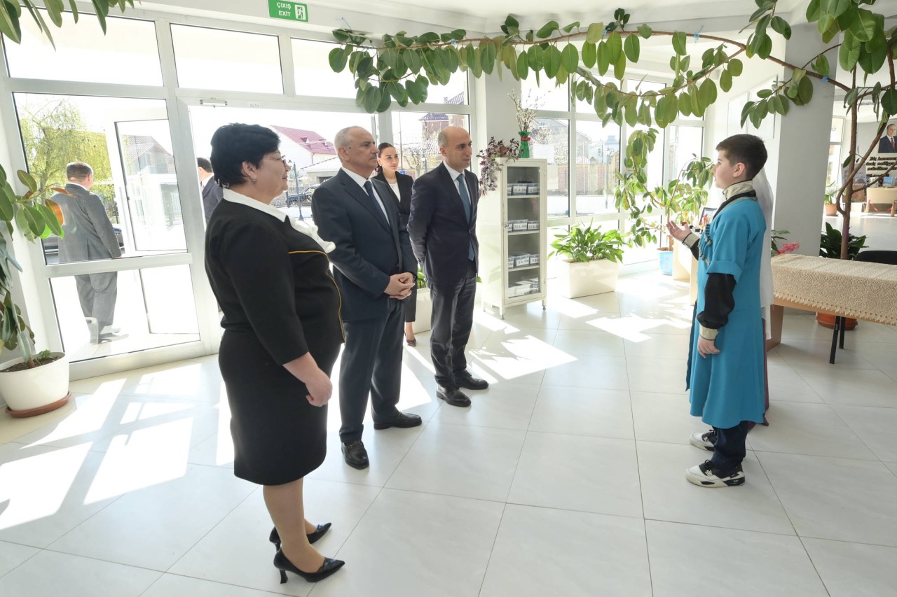 Emin Əmrullayev Qusarda məktəbdə tədris prosesi ilə tanış oldu - FOTOLAR