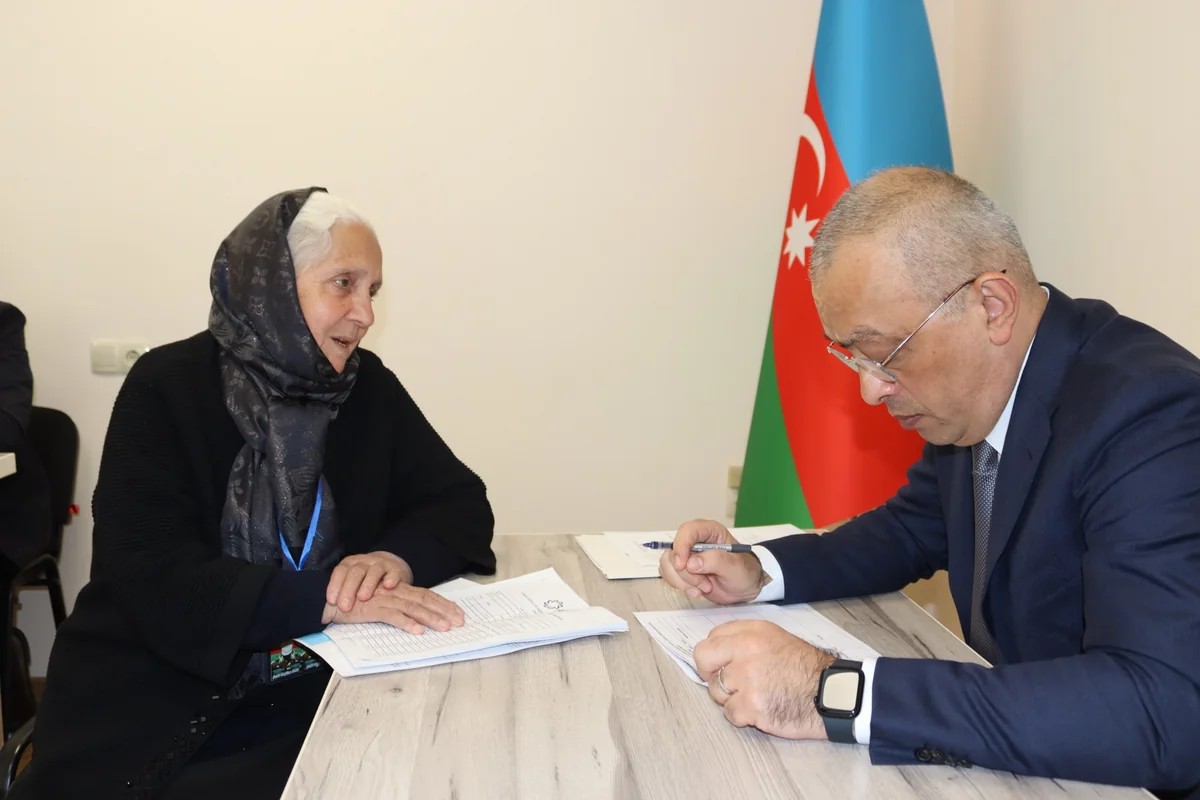 Zaur Mikayılov Xankəndidə vətəndaşlarla görüşüb - FOTOLAR