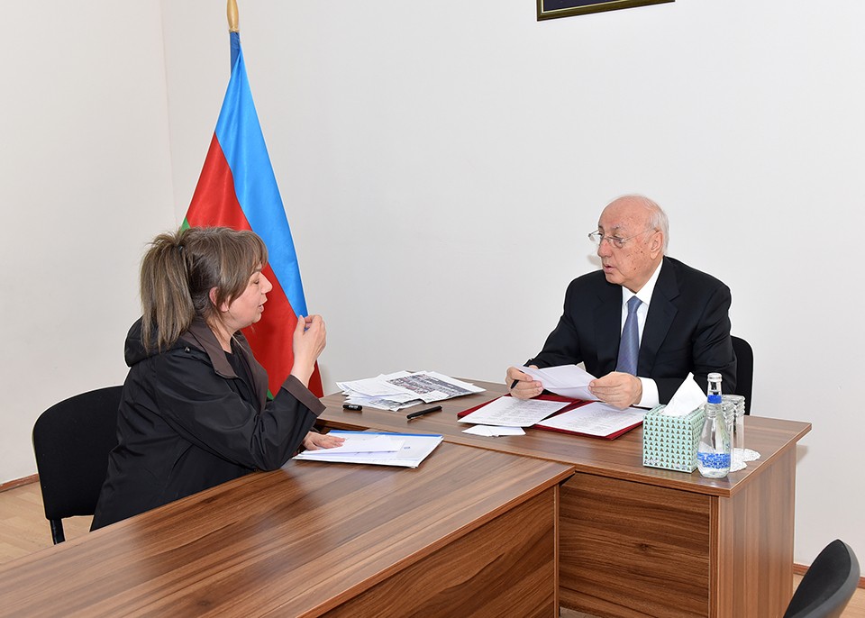 Zakir Fərəcov vətəndaş müraciətlərini dinləyib - FOTOLAR