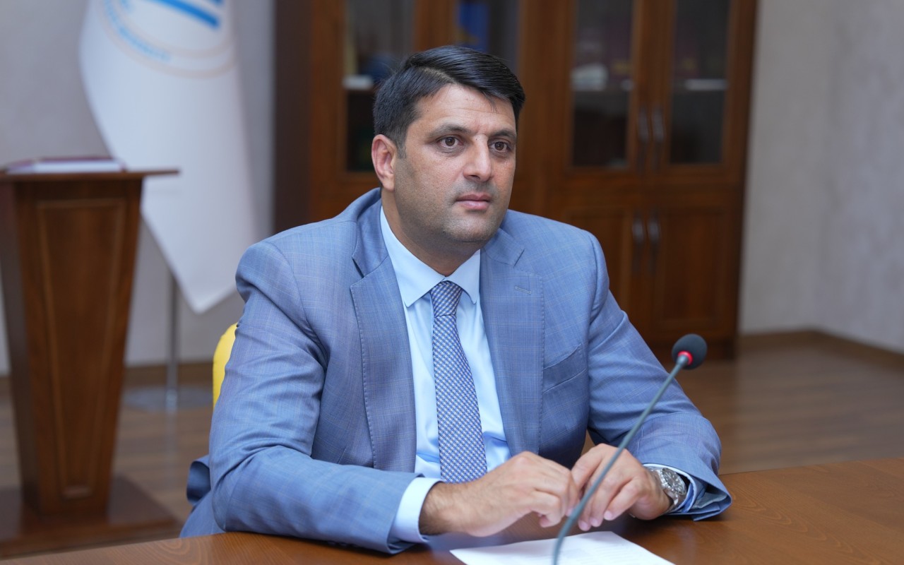 Rektor fəlsəfə doktorunu müdir təyin etdi- FOTO