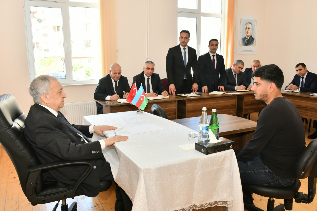 Malik İsaqov vətəndaşların problemlərini dinlədi - FOTOLAR