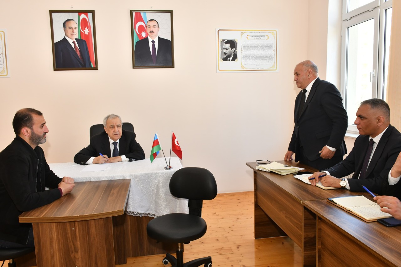 Malik İsaqov vətəndaşların problemlərini dinlədi - FOTOLAR