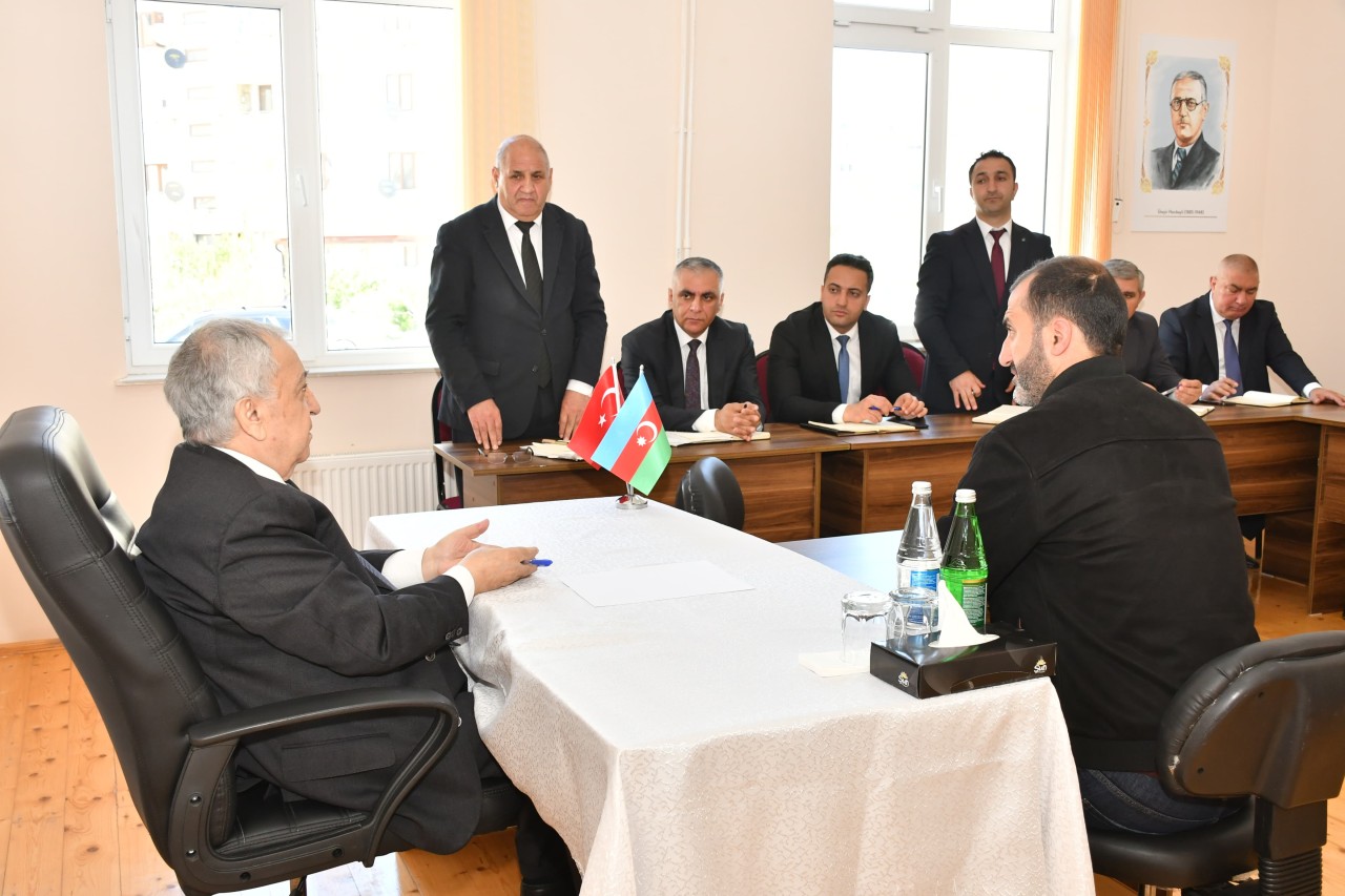 Malik İsaqov vətəndaşların problemlərini dinlədi - FOTOLAR