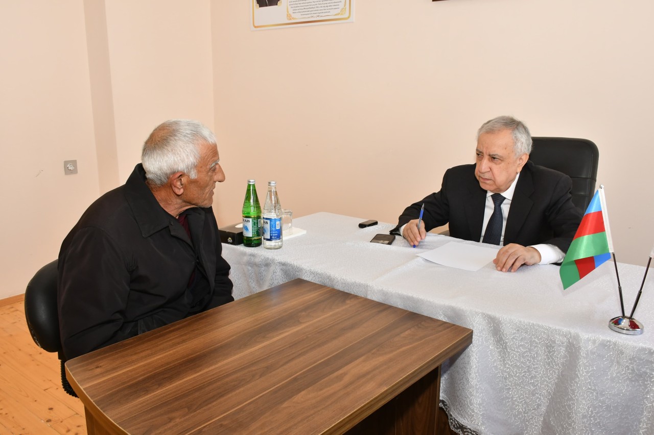 Malik İsaqov vətəndaşların problemlərini dinlədi - FOTOLAR