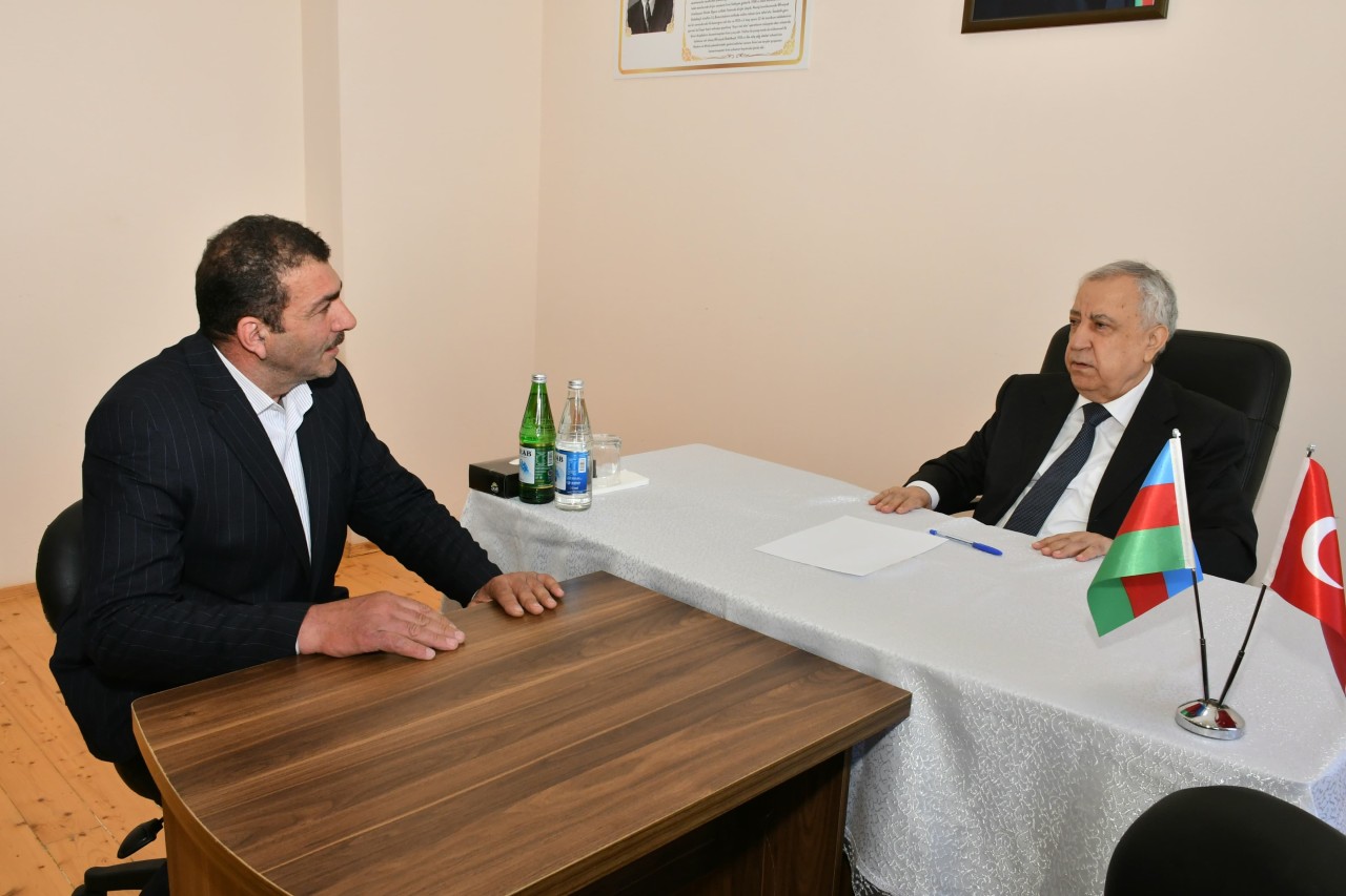 Malik İsaqov vətəndaşların problemlərini dinlədi - FOTOLAR