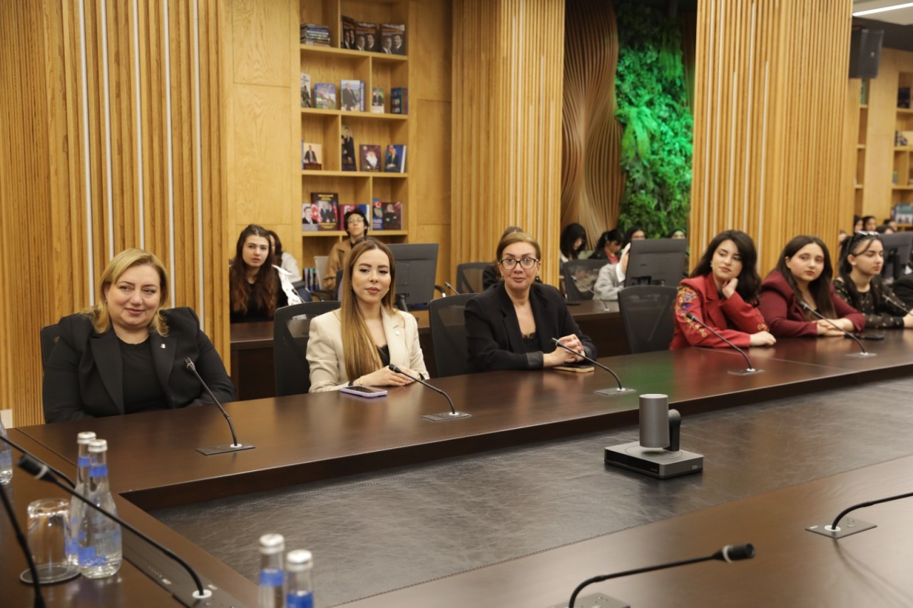 “Ümummilli Lider Heydər Əliyev mühazirələri” layihəsi çərçivəsində daha bir görüş oldu (FOTOLAR)