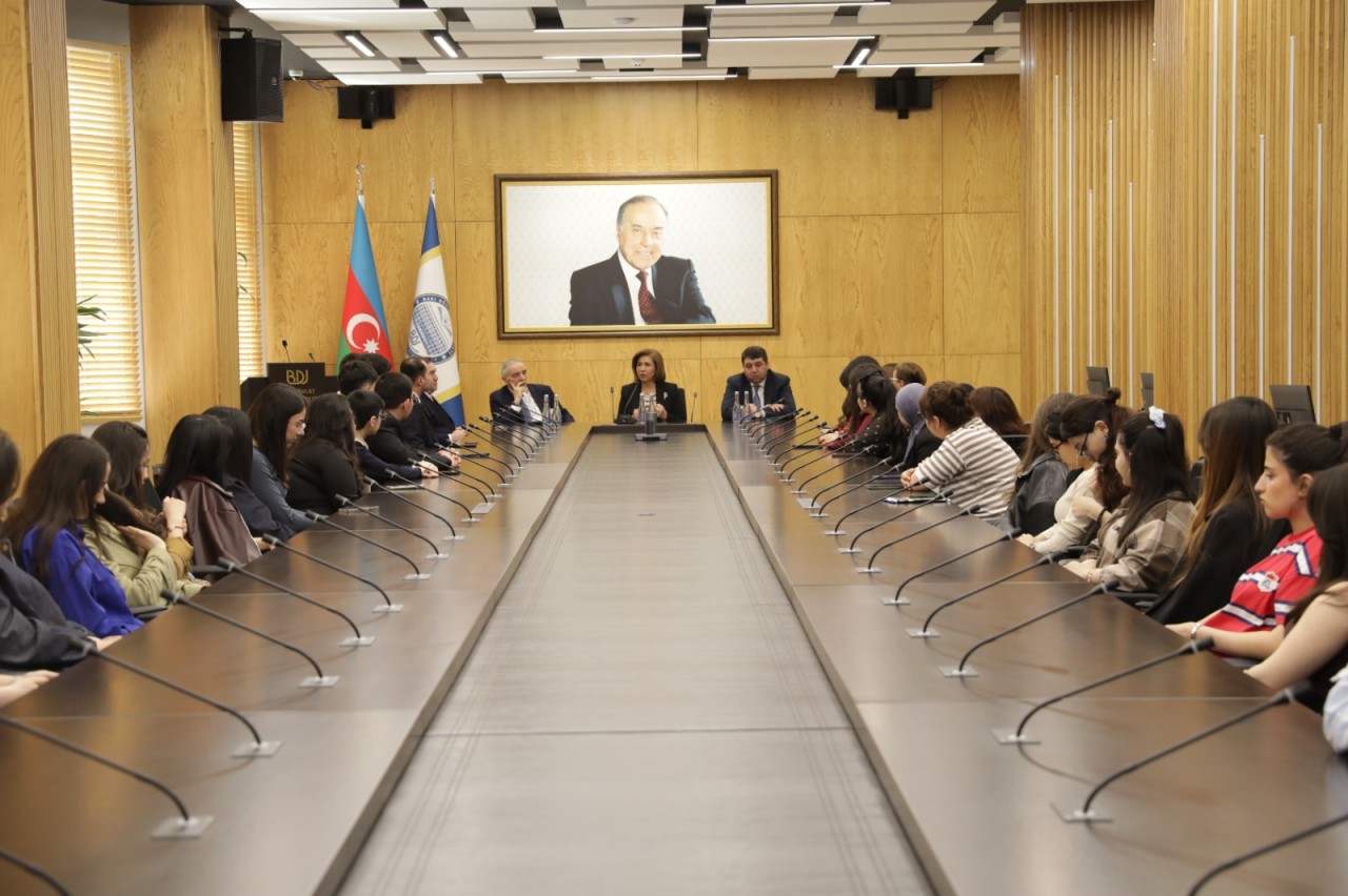 “Ümummilli Lider Heydər Əliyev mühazirələri” layihəsi çərçivəsində daha bir görüş oldu (FOTOLAR)