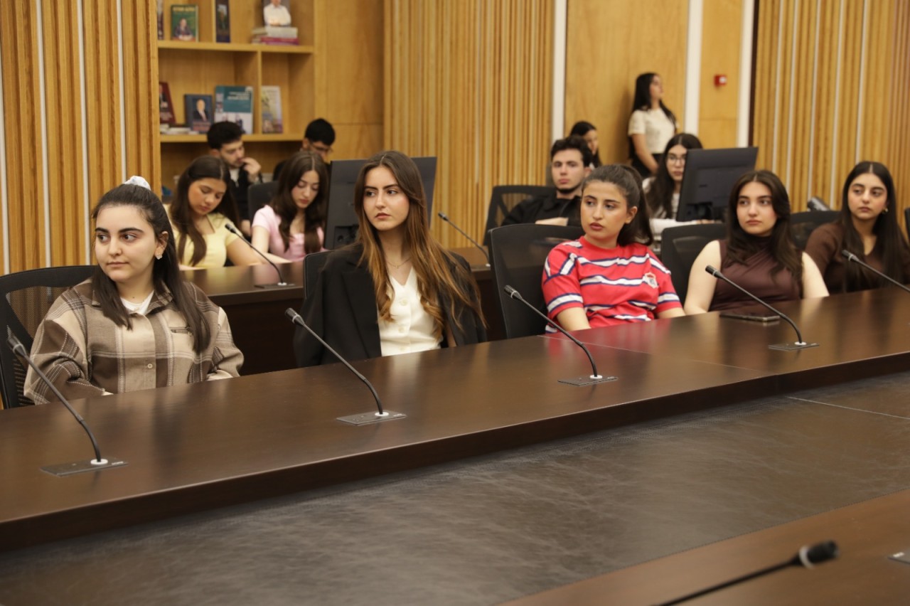 “Ümummilli Lider Heydər Əliyev mühazirələri” layihəsi çərçivəsində daha bir görüş oldu (FOTOLAR)