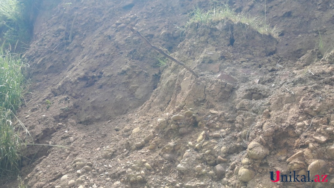 Lənkəranda torpaq sürüşməsi oldu 