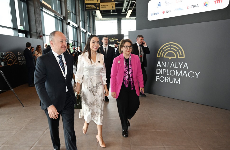 Mehriban Əliyeva Antalyada Fələstinə həsr olunan tədbirdə - FOTOLAR