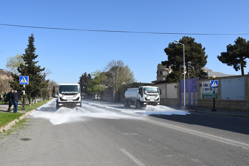 Paytaxtın 556  küçəsi yuyuldu - FOTOLAR