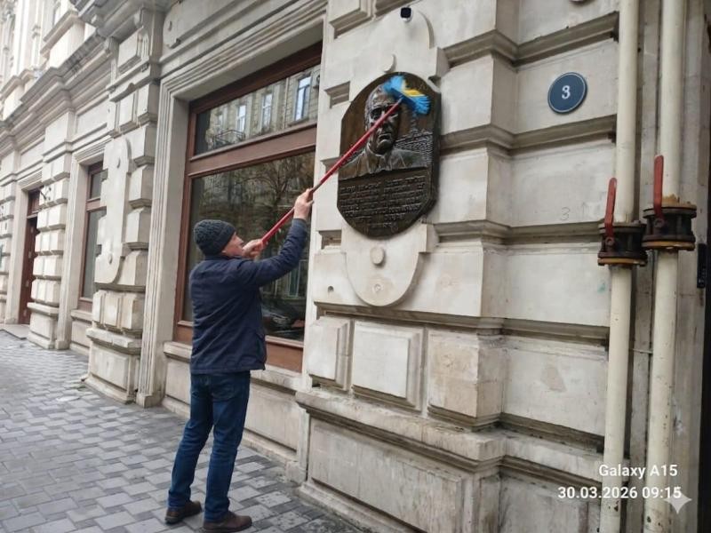 Paytaxtın 556  küçəsi yuyuldu - FOTOLAR