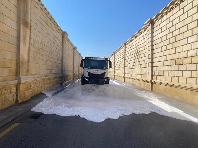 Paytaxtın 556  küçəsi yuyuldu - FOTOLAR