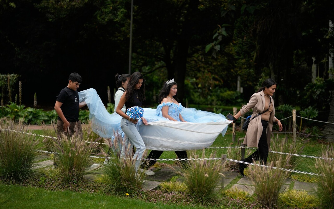 Dünyada baş verənlərəbir də belə baxın  