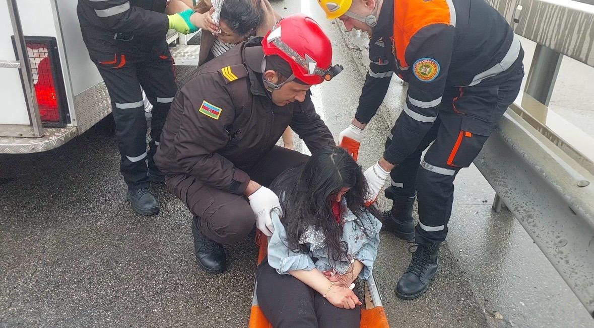 Bakıda avtomobil "Kamaz"la toqquşdu - Ölən və xəsarət alanlar var (FOTO)