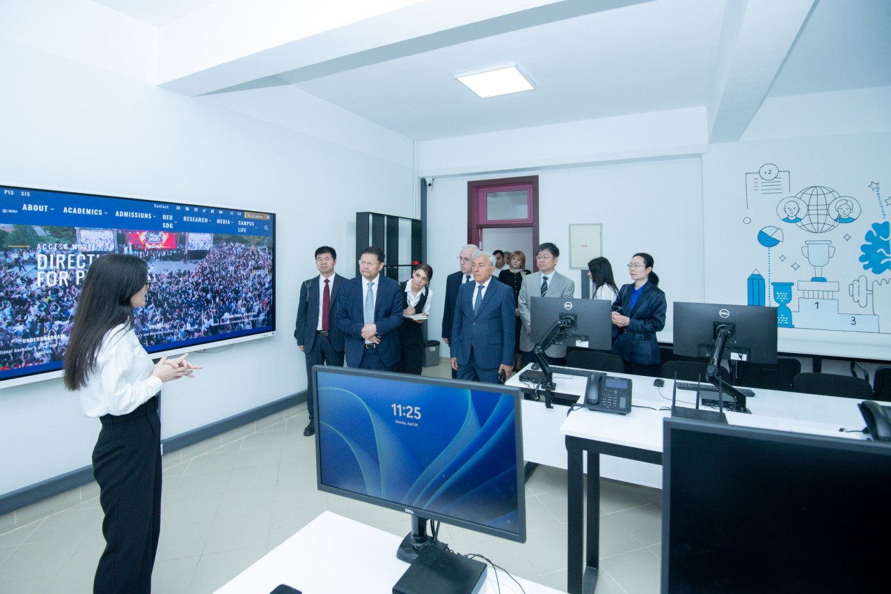 PKTU rektoru BMU-nun müasir laboratoriyaları ilə tanış olub - FOTOLAR