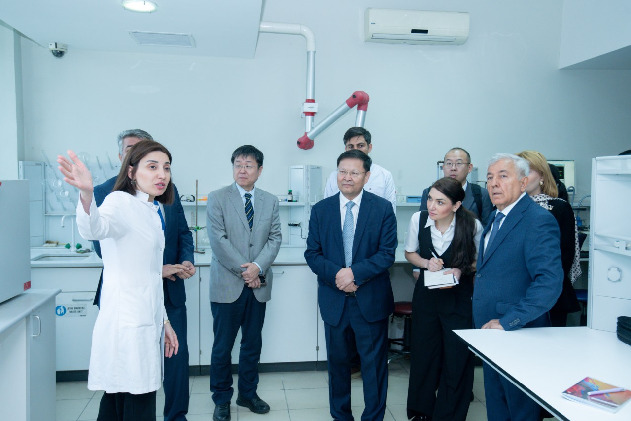 PKTU rektoru BMU-nun müasir laboratoriyaları ilə tanış olub - FOTOLAR