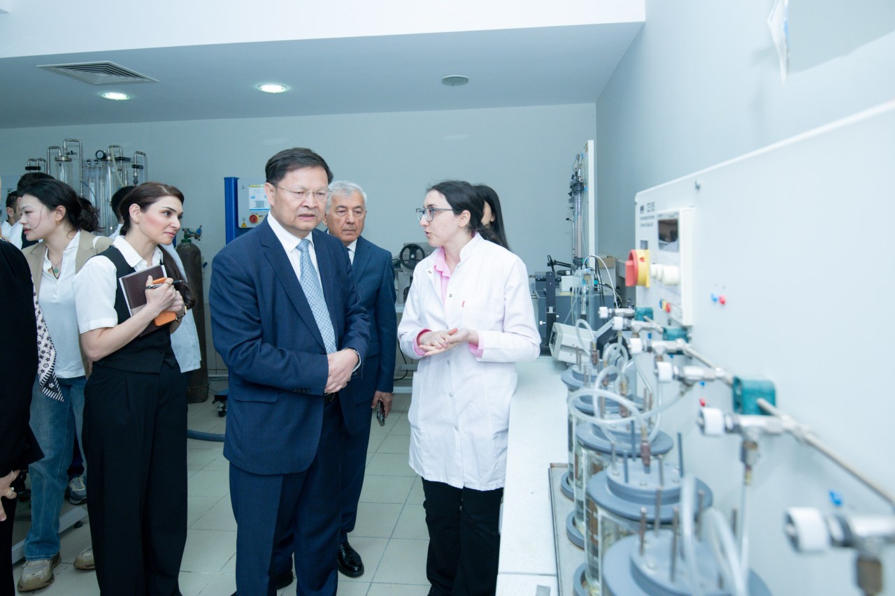 PKTU rektoru BMU-nun müasir laboratoriyaları ilə tanış olub - FOTOLAR