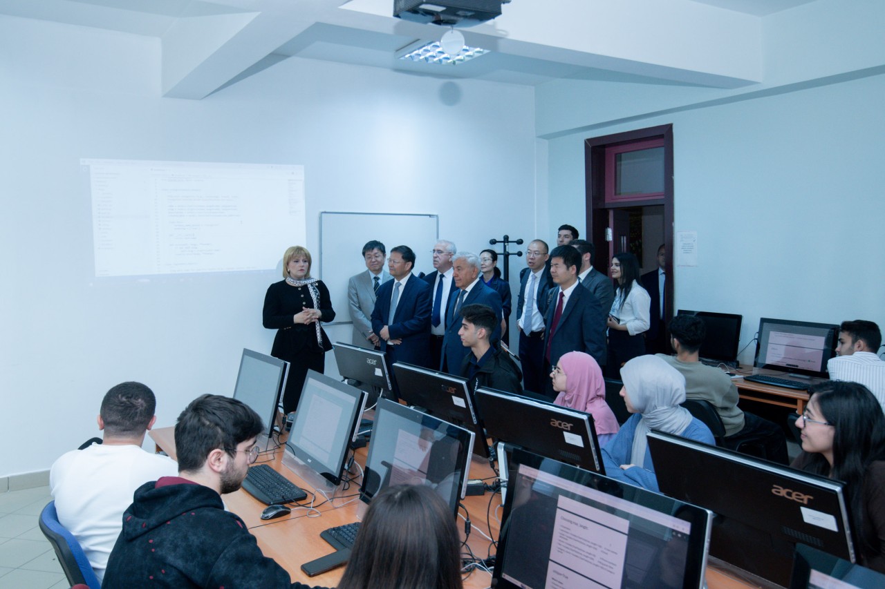 PKTU rektoru BMU-nun müasir laboratoriyaları ilə tanış olub - FOTOLAR