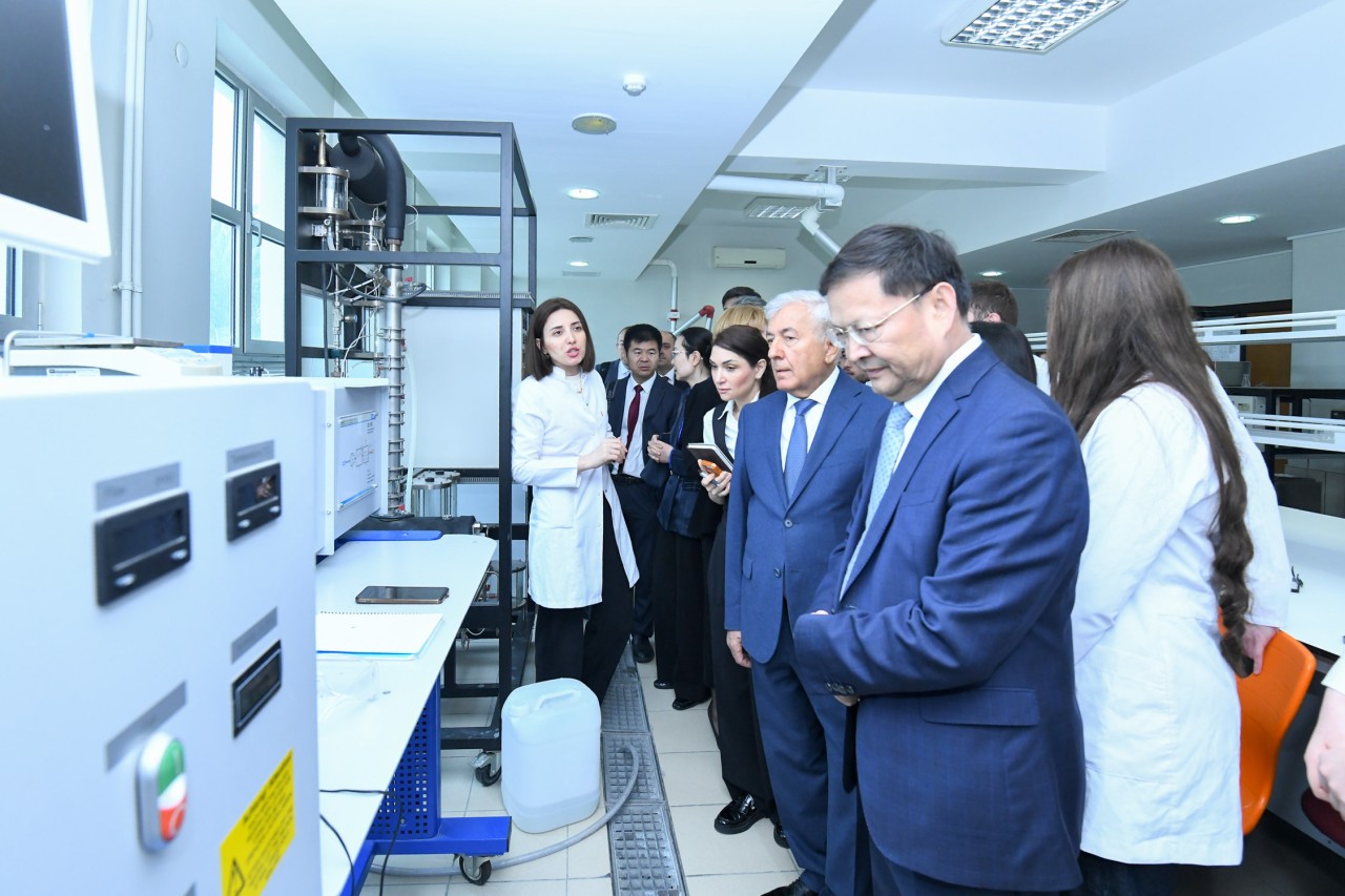 PKTU rektoru BMU-nun müasir laboratoriyaları ilə tanış olub - FOTOLAR