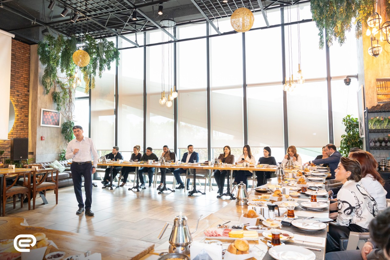 "Expressbank" sahibkarlarla görüş keçirdi - FOTOLAR