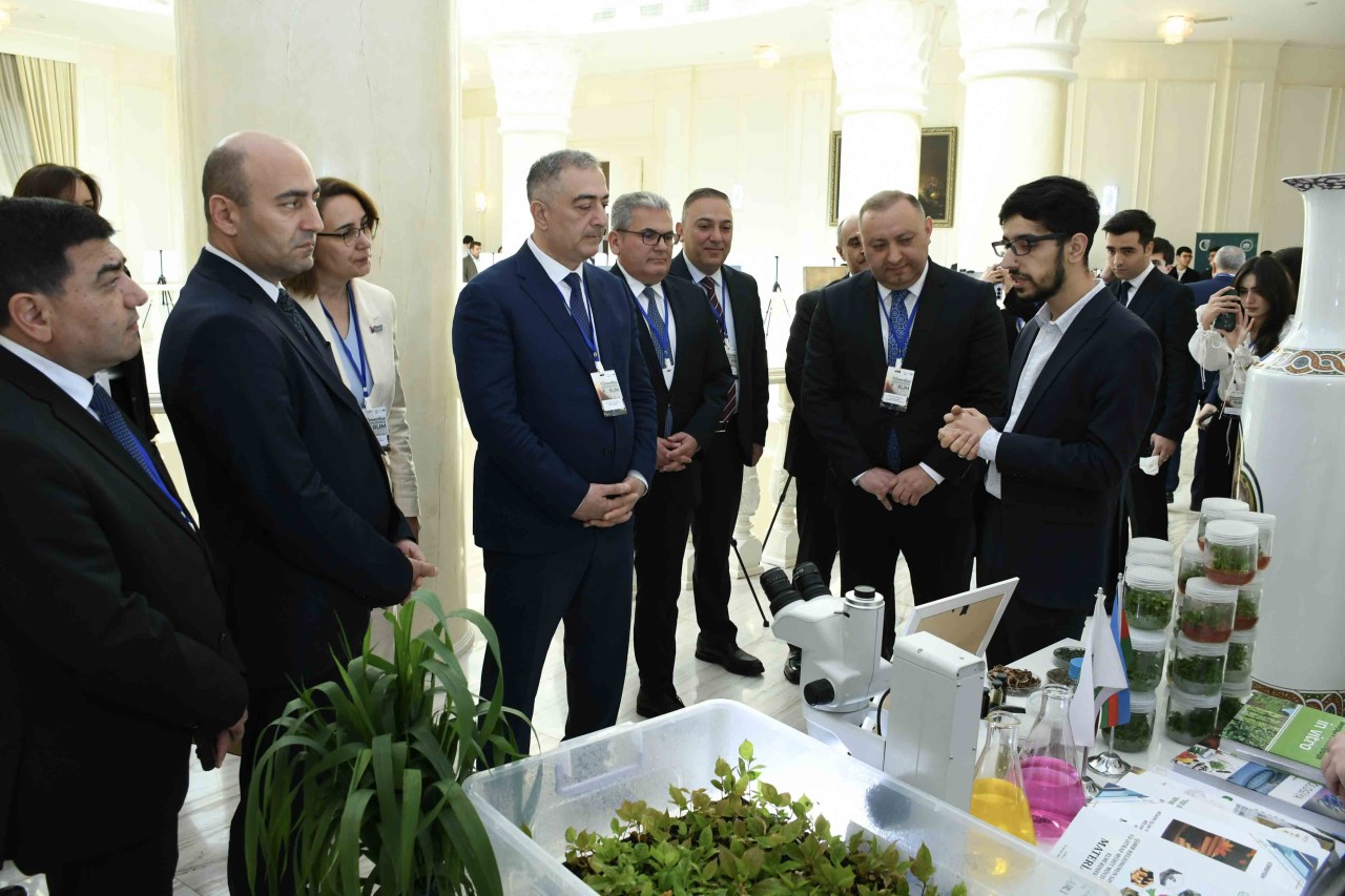 ADAU-da “I Yaşıl İqtisadiyyat” Beynəlxalq Forumu keçirilib - FOTOLAR