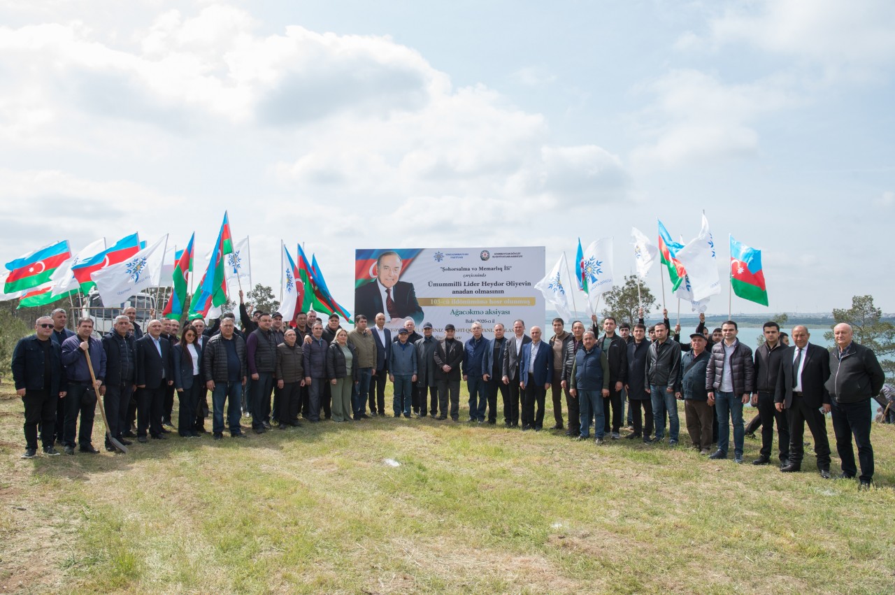 YAP Heydər Əliyevin 103 illiyi ilə əlaqədar ağacəkmə aksiyası keçirdi - FOTOLAR