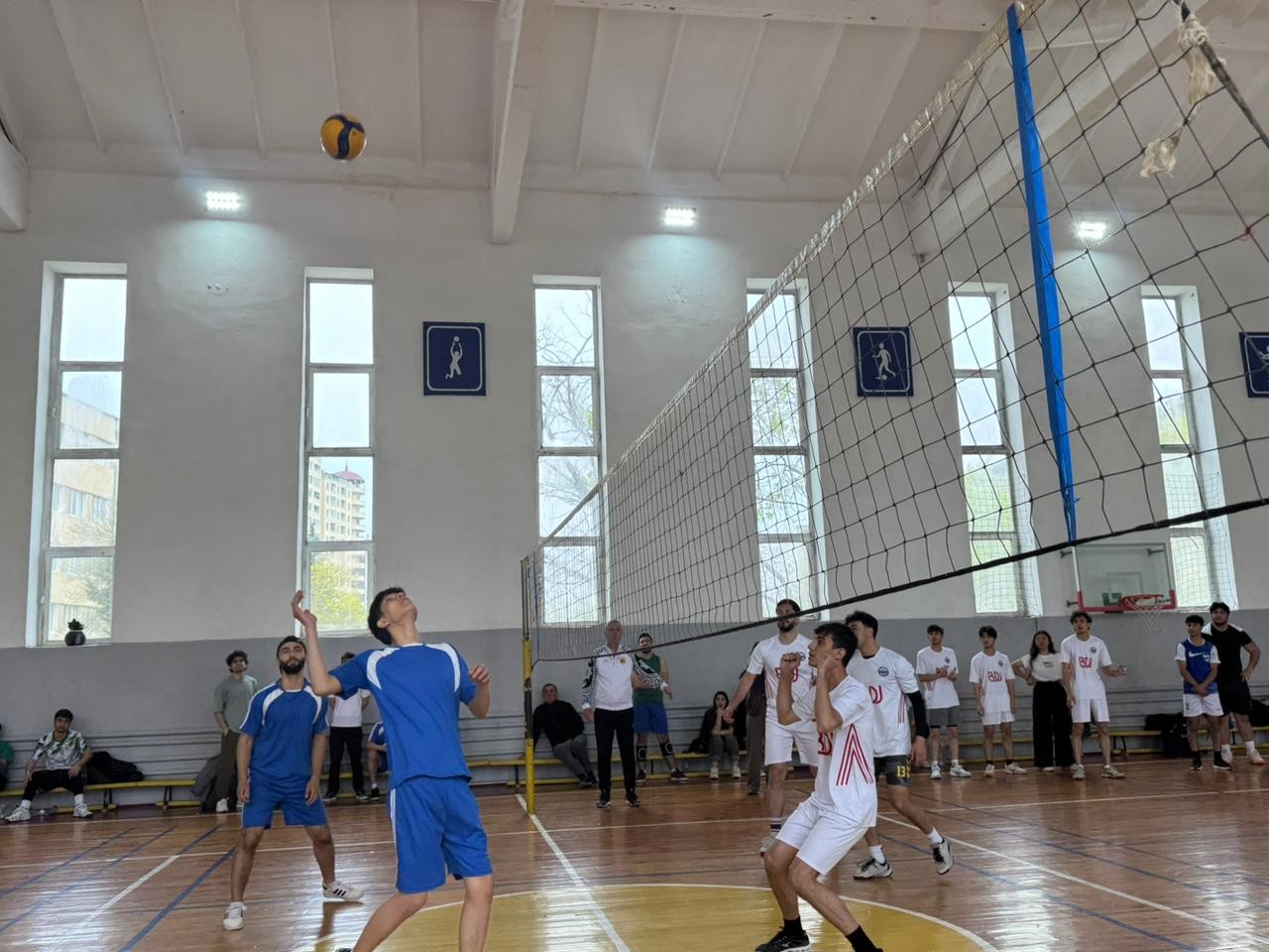 YAP Yasamal rayon təşkilatı oğlanlar arasında voleybol yarışı keçirdi - FOTOLAR