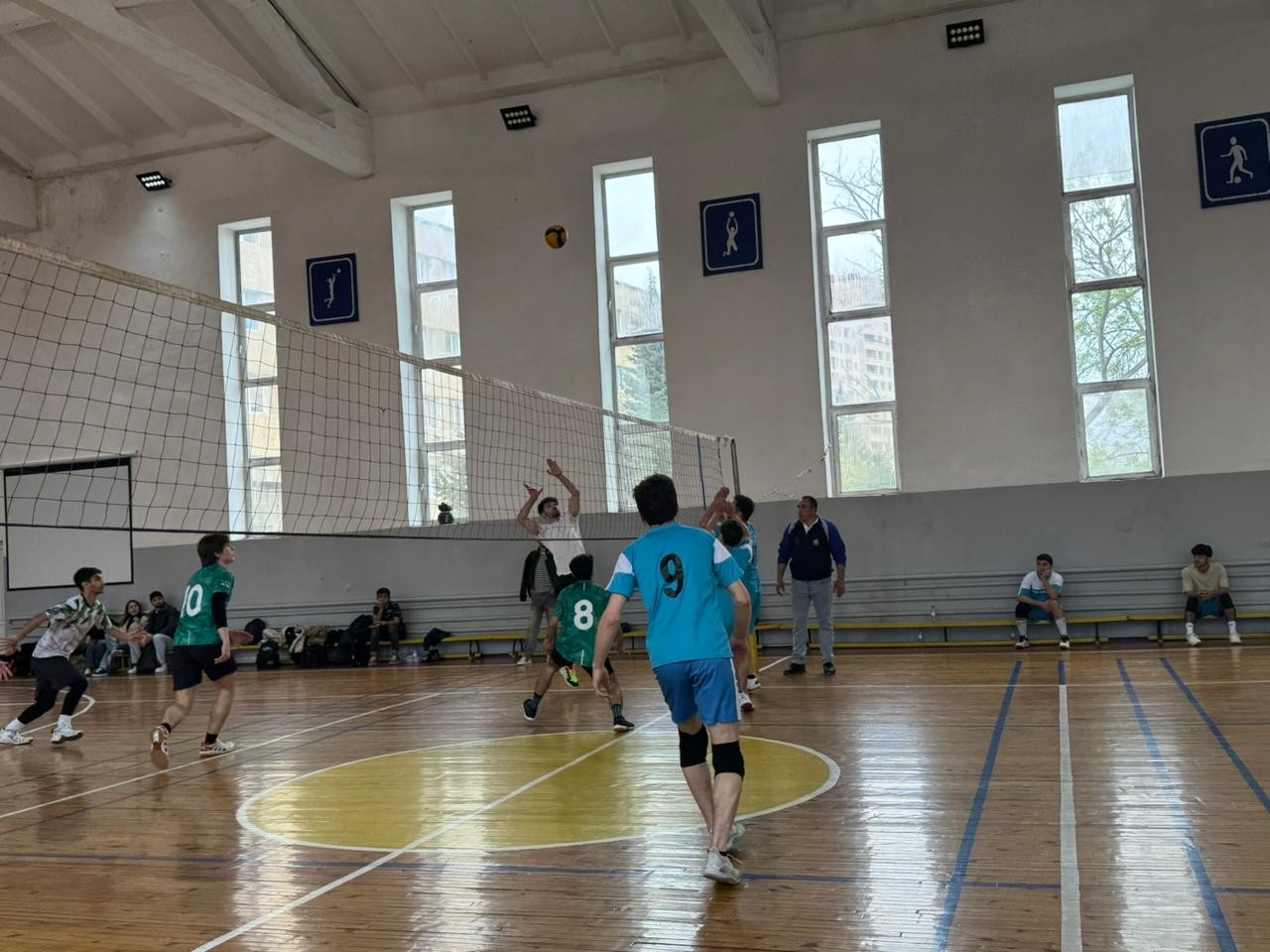 YAP Yasamal rayon təşkilatı oğlanlar arasında voleybol yarışı keçirdi - FOTOLAR