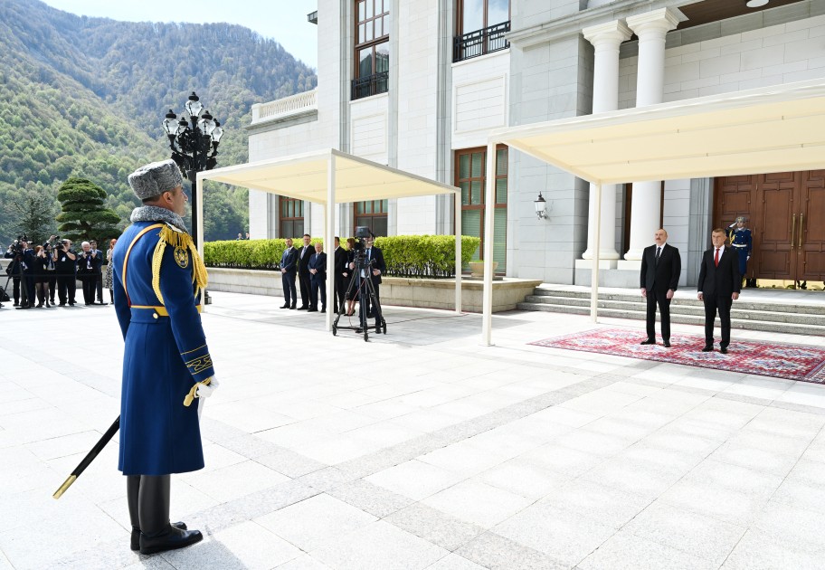 İlham Əliyev Çexiyanın Baş nazirini Qəbələdə qarşıladı - FOTOLAR+VİDEO