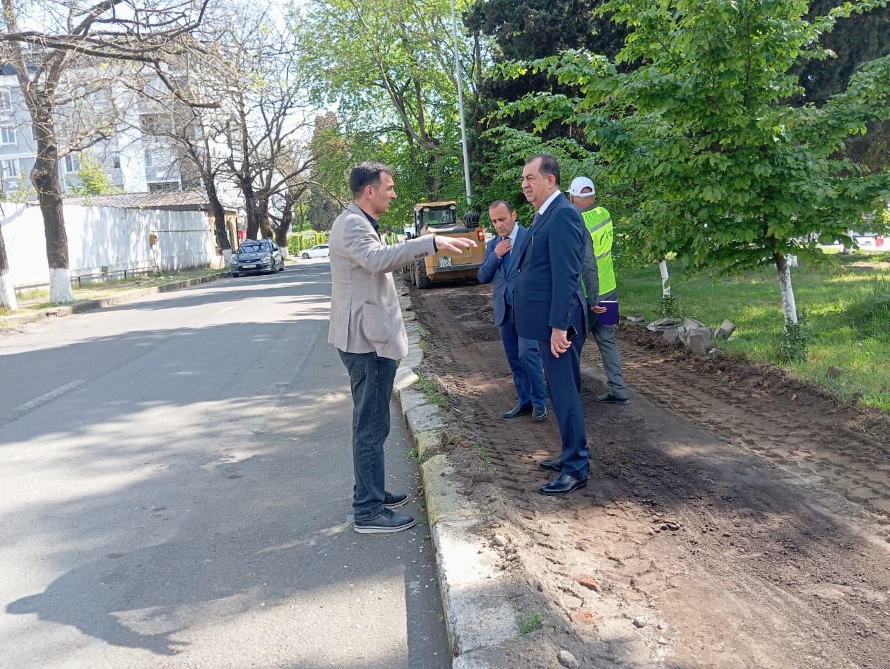 Taleh Qaraşov Lənkəranda bərpa-yenidənqurma işləri ilə yerində tanış olub - FOTOLAR