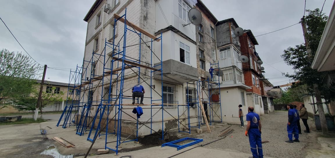 Taleh Qaraşov Lənkəranda bərpa-yenidənqurma işləri ilə yerində tanış olub - FOTOLAR