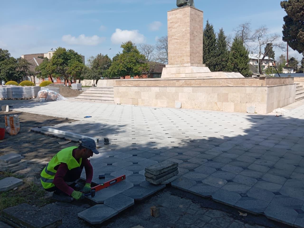 Taleh Qaraşov Lənkəranda bərpa-yenidənqurma işləri ilə yerində tanış olub - FOTOLAR