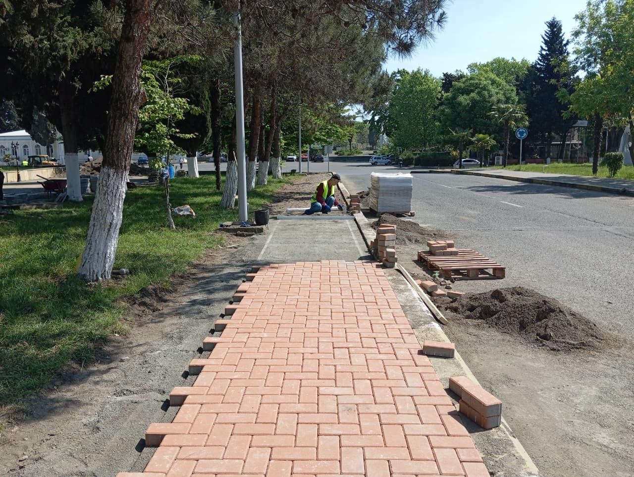 Taleh Qaraşov Lənkəranda bərpa-yenidənqurma işləri ilə yerində tanış olub - FOTOLAR