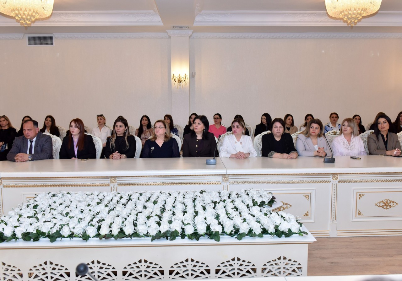 Sumqayıt Tibb Mərkəzi “Nur saçan ömür yolu” adlı elmi-praktik konfrans keçirdi - FOTOLAR