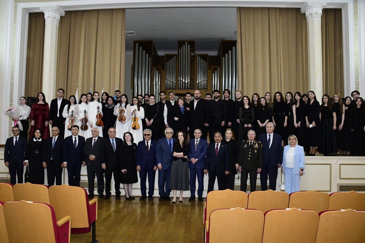 "Bir ömrün işığında: insanlığa xidmətin ali nümunəsi" - FOTOLAR