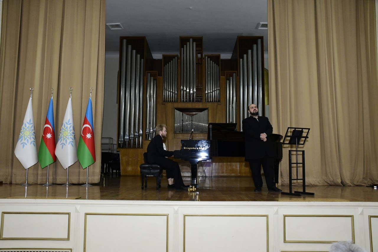 "Bir ömrün işığında: insanlığa xidmətin ali nümunəsi" - FOTOLAR