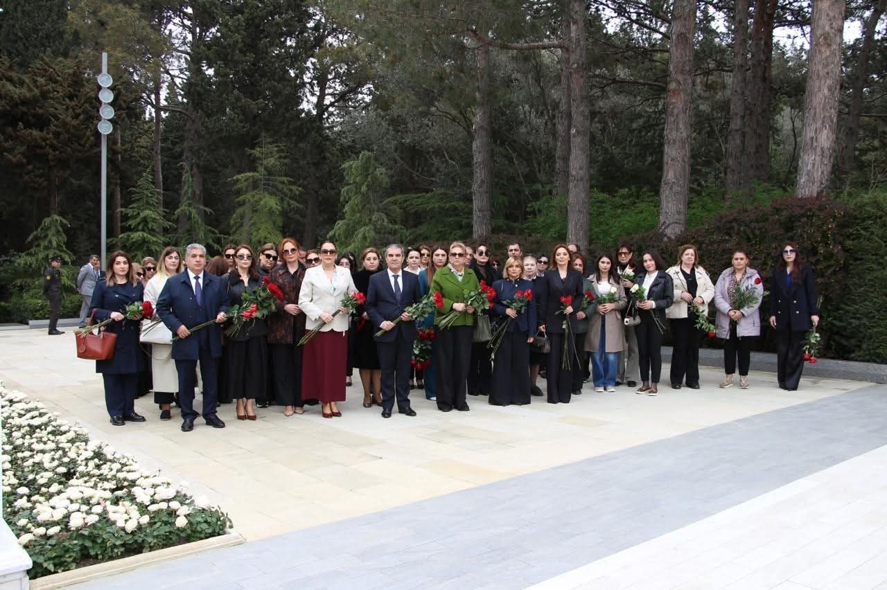 YAP Səbail rayon təşkilatı Zərifə Əliyevanın 103 illiyi ilə bağlı tədbir keçirdi - FOTOLAR
