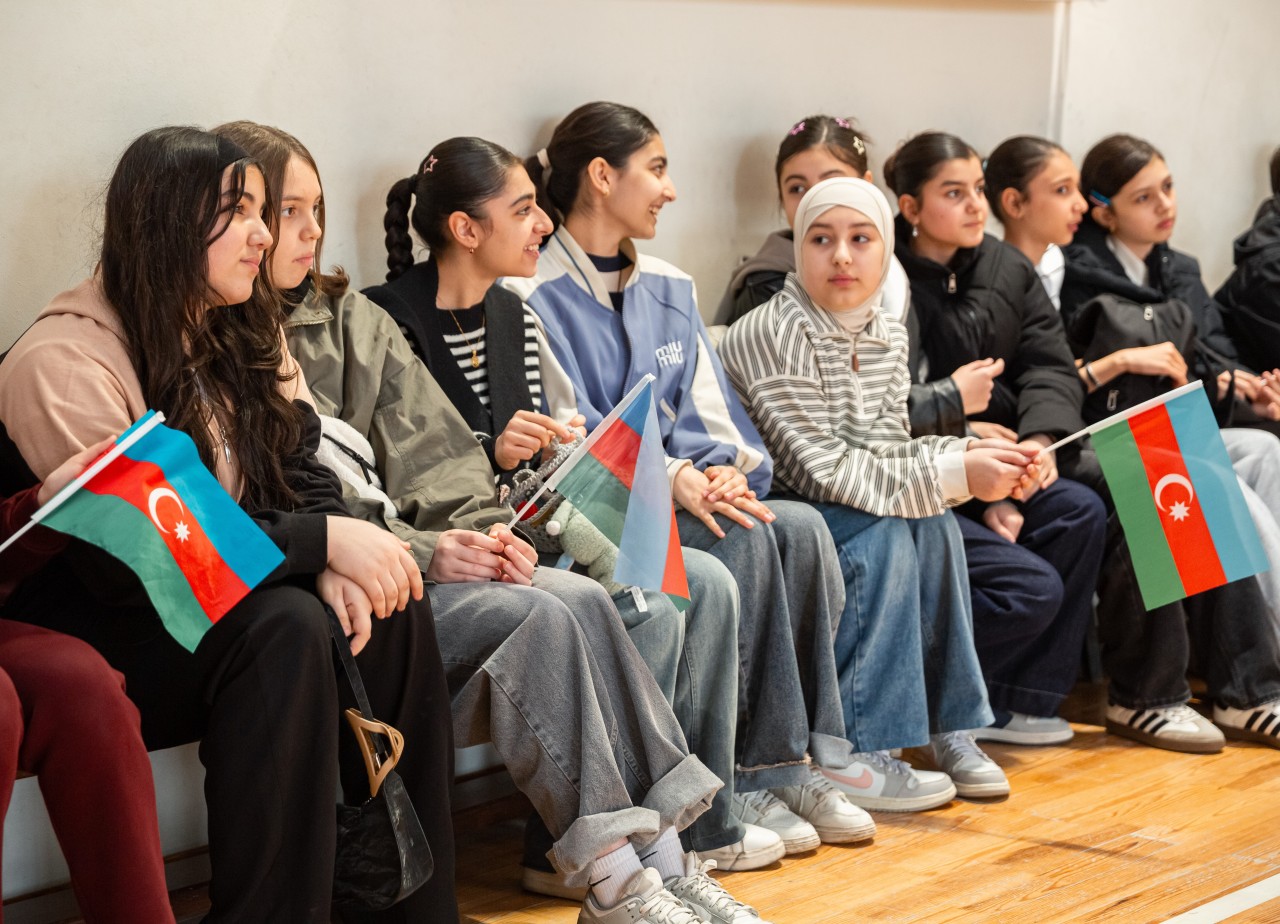 YAP Xəzər rayon təşkilatı Heydər Əliyevin 103 illiyinə həsr olunmuş yarış keçirdi - FOTOLAR