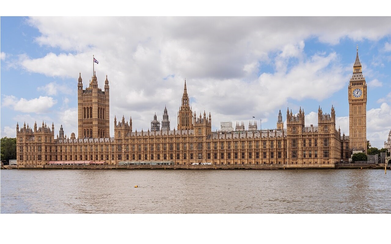 Böyük Britaniyada terror təhlükəsi səviyyəsiartırılıb