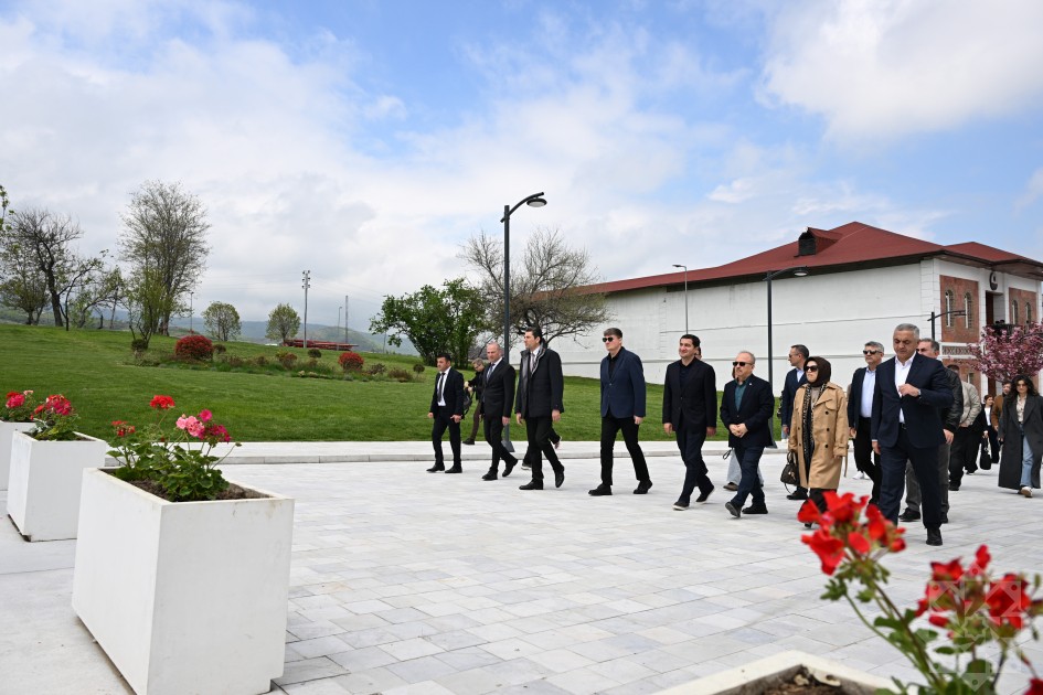 Xarici diplomatlar Xankəndidə Zəfər Parkında - FOTOLAR