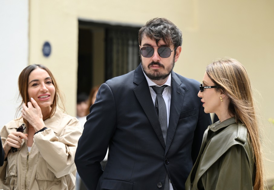 İlham Əliyev ailəsi ilə birlikdə İslam Səfərli küçəsinin açılışında - FOTOLAR
