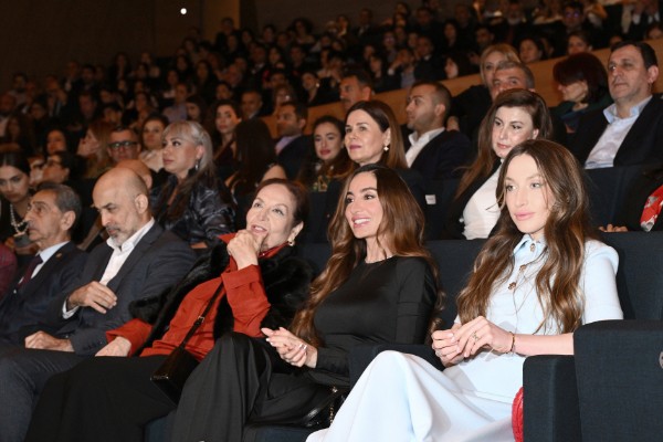 Prezidentin qızı və gəlini “Tağıyev: Məktəb” filminin təqdimatında- FOTOLAR