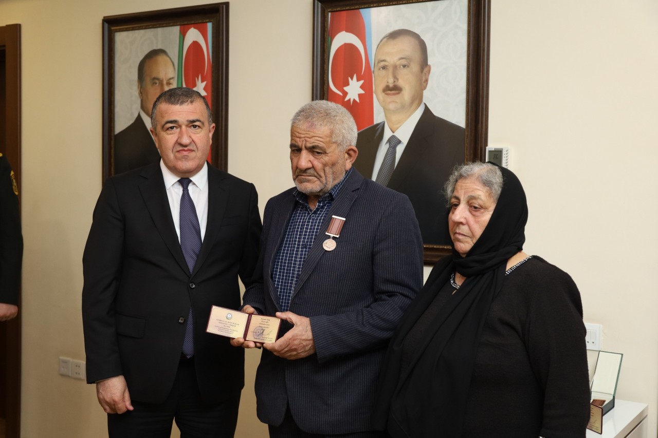 Xətainin icra başçısı hərbçilərin mükafatlarını təqdim etdi - FOTOLAR